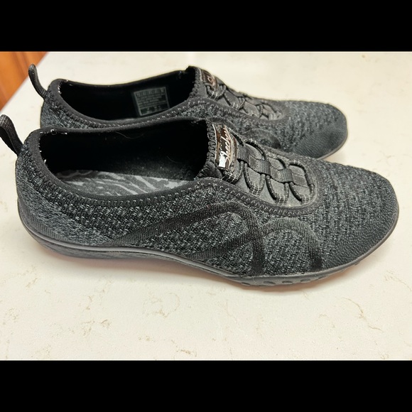 Skechers Relaxed Fit Memory Foam Slip On Black Shoes Women's Size 7.5 SN 23028 - Picture 2 of 8